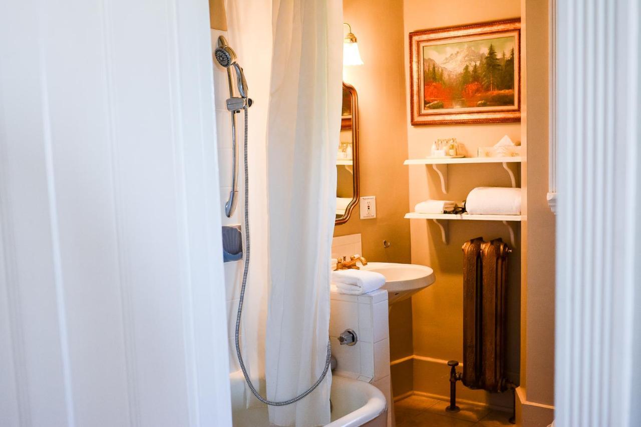 Dashwood Manor Seaside Bed & Breakfast Βικτώρια Εξωτερικό φωτογραφία